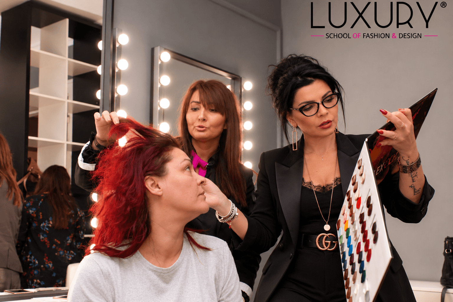 Aura Anghel alla Luxury School, analisi di colori e stile con una cliente