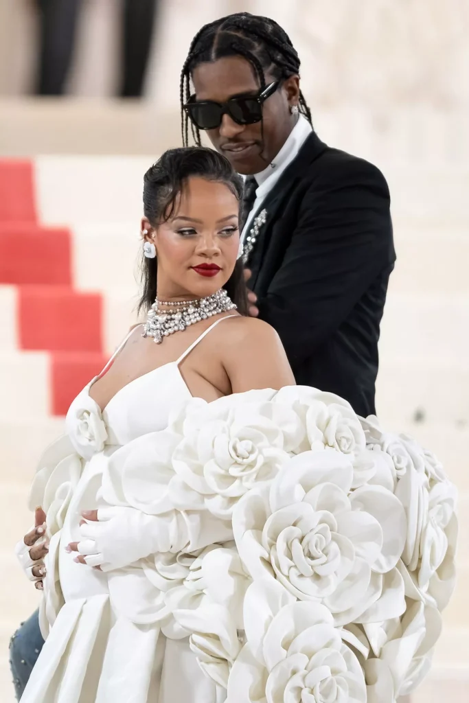 Rihanna and AAP Rocky are seen arriving at the 2023 Met Gala 042925 1223bdec2778466e8efc0928b7e86047