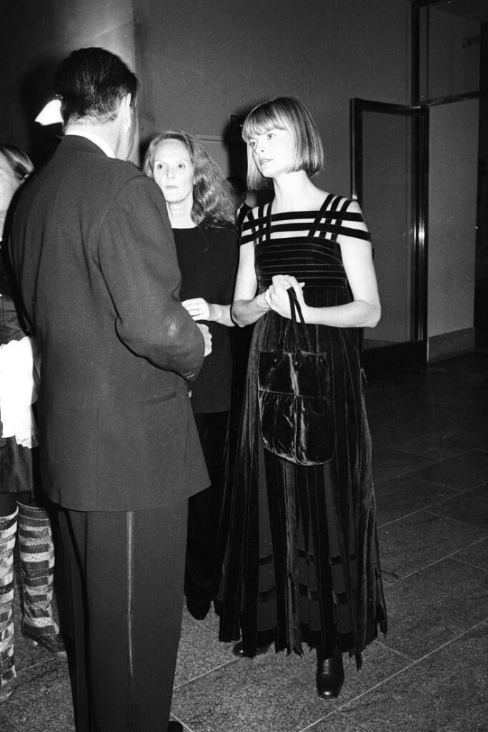 Anna Wintour la Met Gala în anii '90 – Eleganța începuturilor